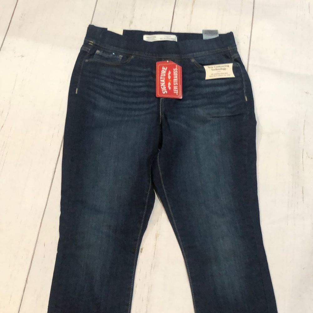 Signature Levi’s Strauss pull on supper skinny jeans nwt